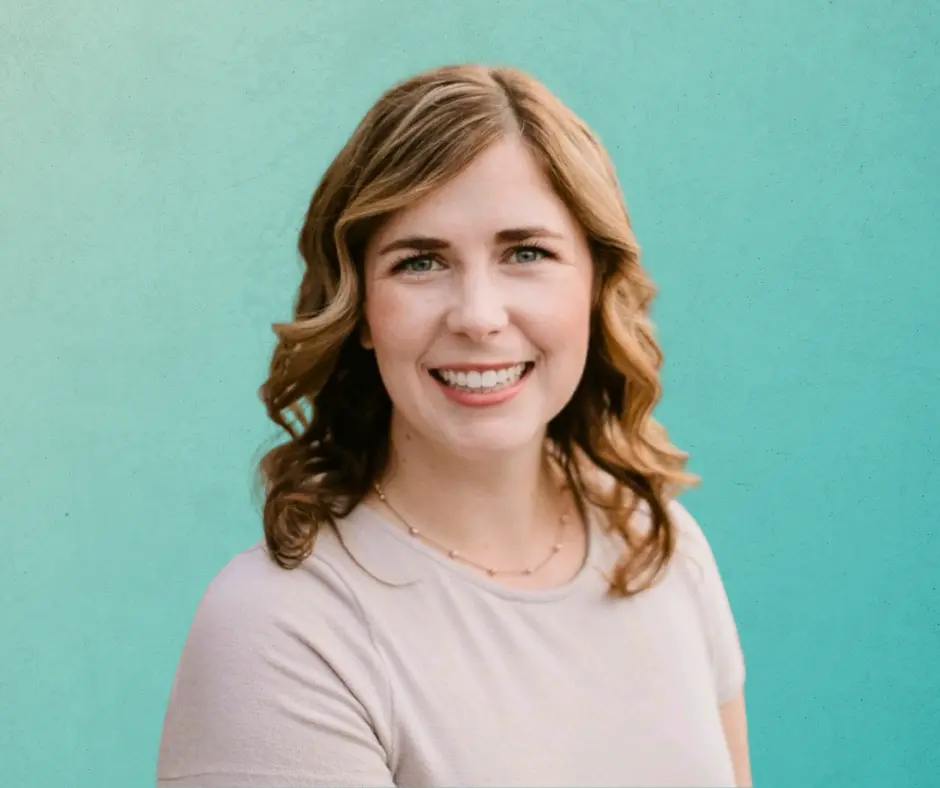 Ellen Quigley, DVM smiling on a gradient teal background