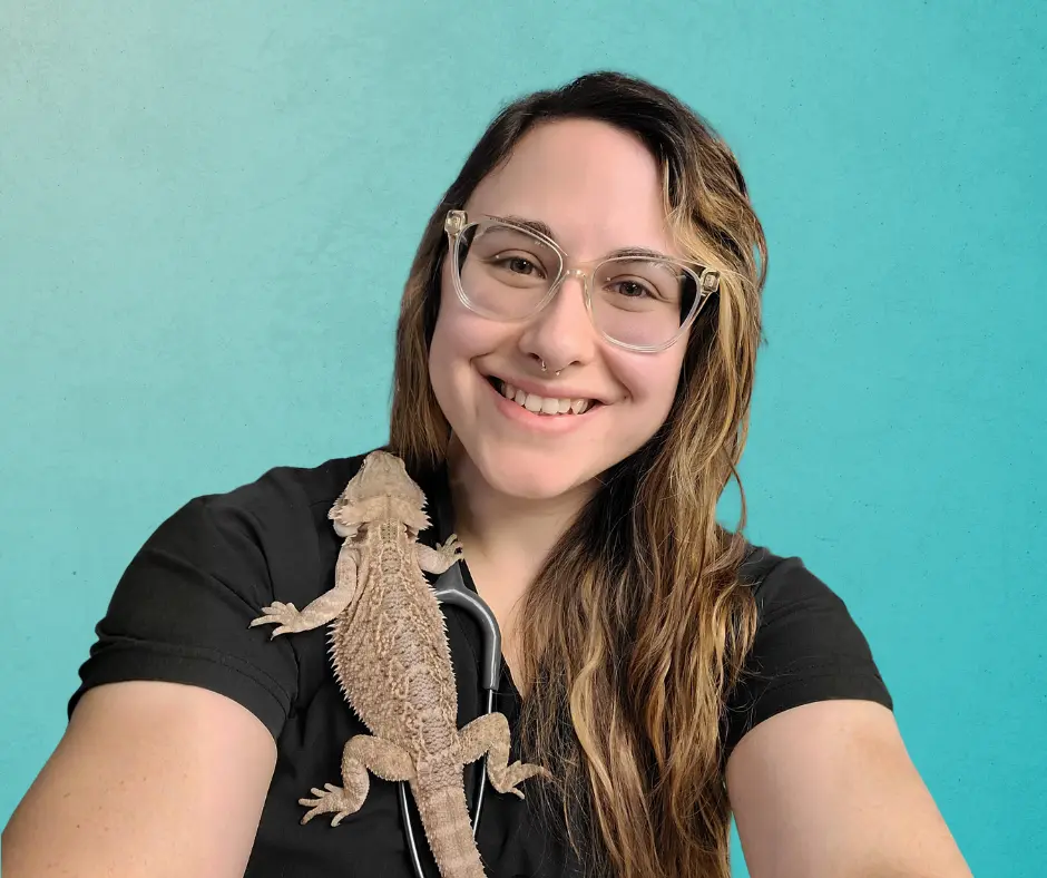 Tess van Kan, DVM with a bearded dragon on her scrubs, smiling in front of a gradient teal background